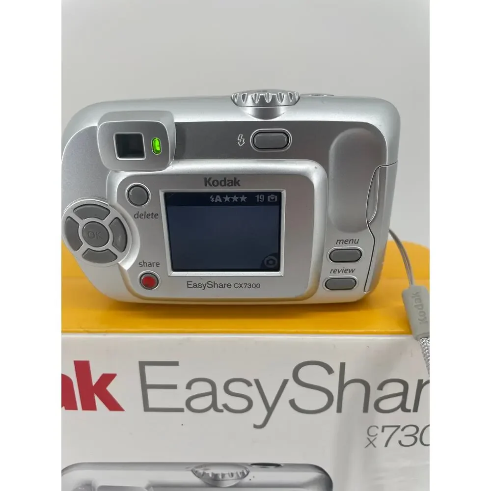 Kodak Easy Share CX7300 Digital Camera 3.2 MO 3X Zoom 1.6” Display TESTED